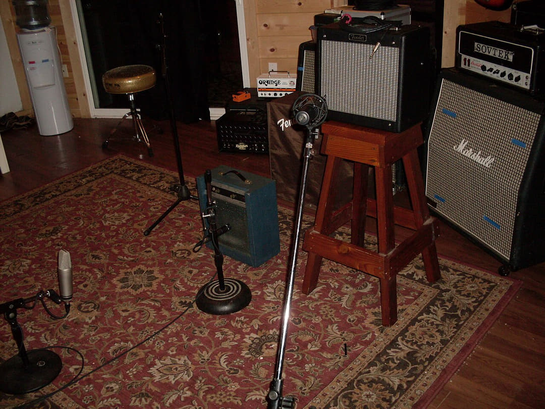 An Epiphone E-60 guitar leaning against a Fender Pro Junior amplifier, ready to be recorded.
